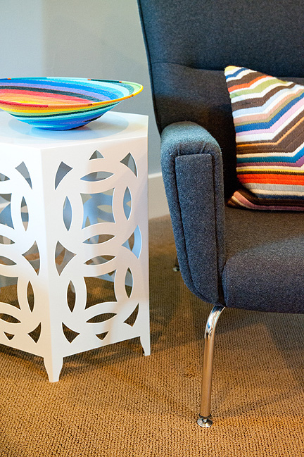 Room_Fu_colorful_modern_guest_BR_table_chair