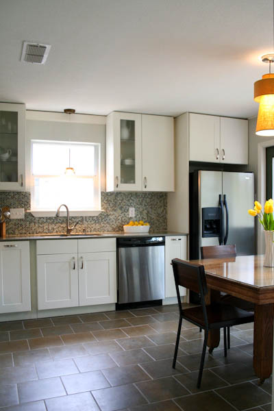White shaker kitchen remodel modern backsplash quartz countertops Austin Travis Country